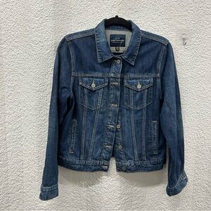 Lucky Brand m women’s blue denim jacket, button’s down in front, long sleeves